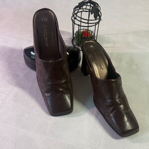 Dream Pairs Brown Embossed Leather Slip-On Mules